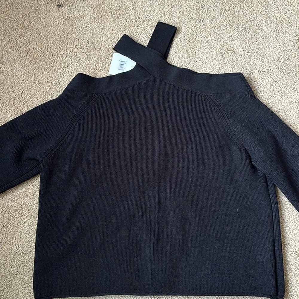 Open shoulder long sleeve sweater, cross neck